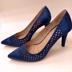 🛍️ RIALTO Moreen Blue Pointed Toe Diamond Laser Cutout Design Heels - Size 9